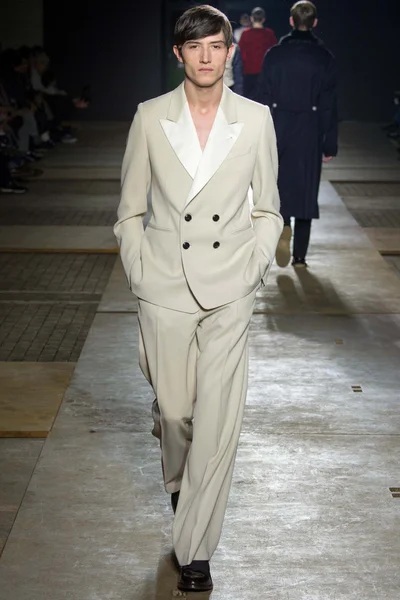 Look 49